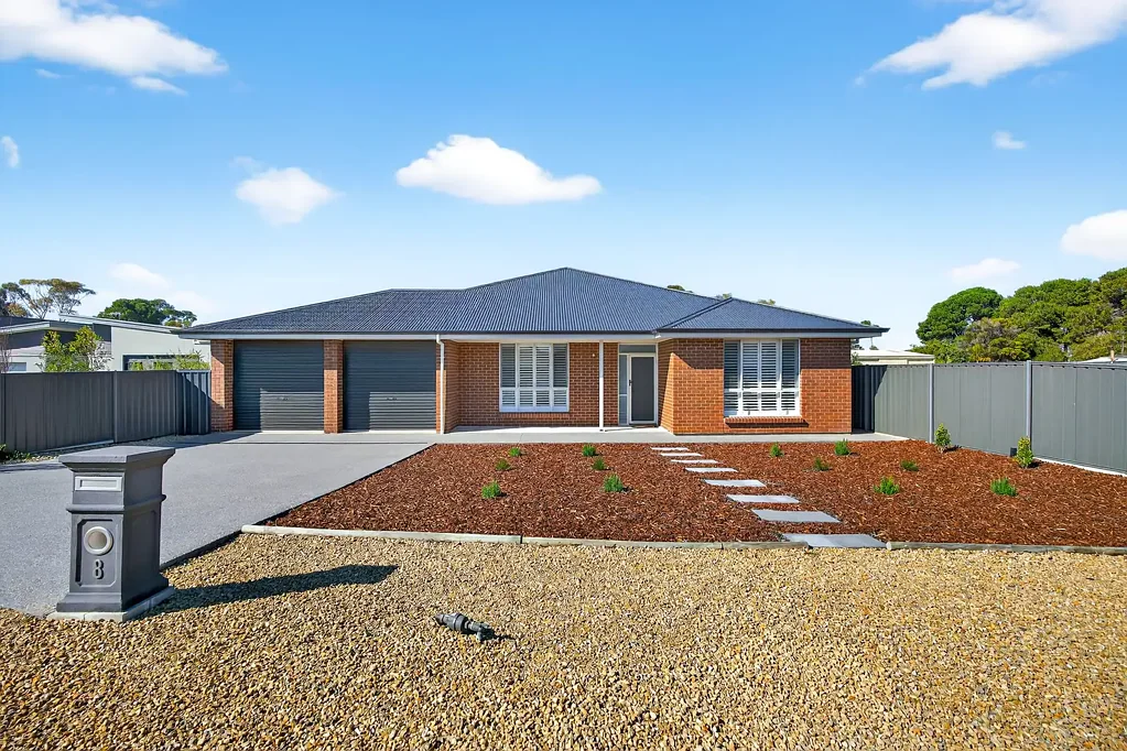 Goolwa North 4房  Discover life's calm in epic high-quality proportions, a pivot to the river.