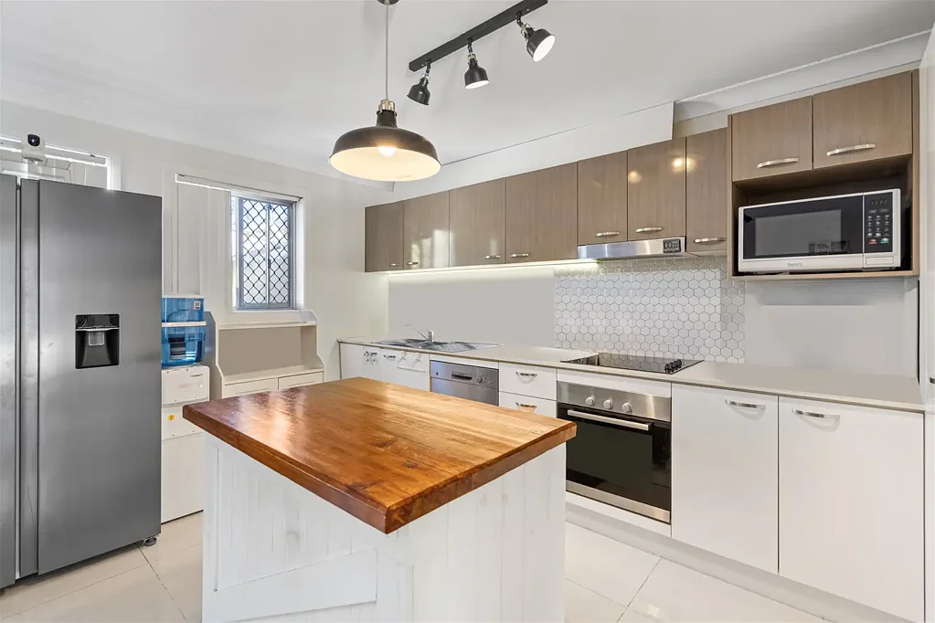 Kingston 3Phòng ngủ Under Contract with just 1.5% commission Plus free marketing!!