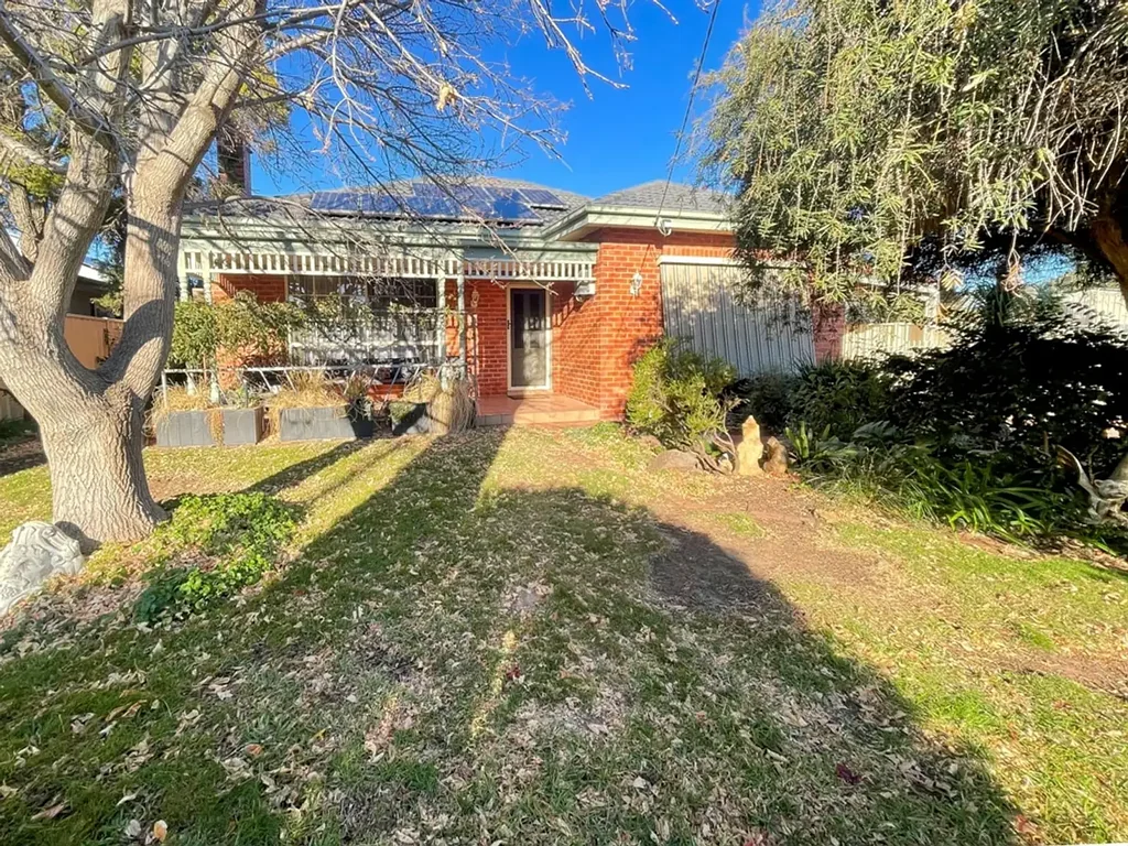 Numurkah 3chambre CLASSIC RED BRICK HOME