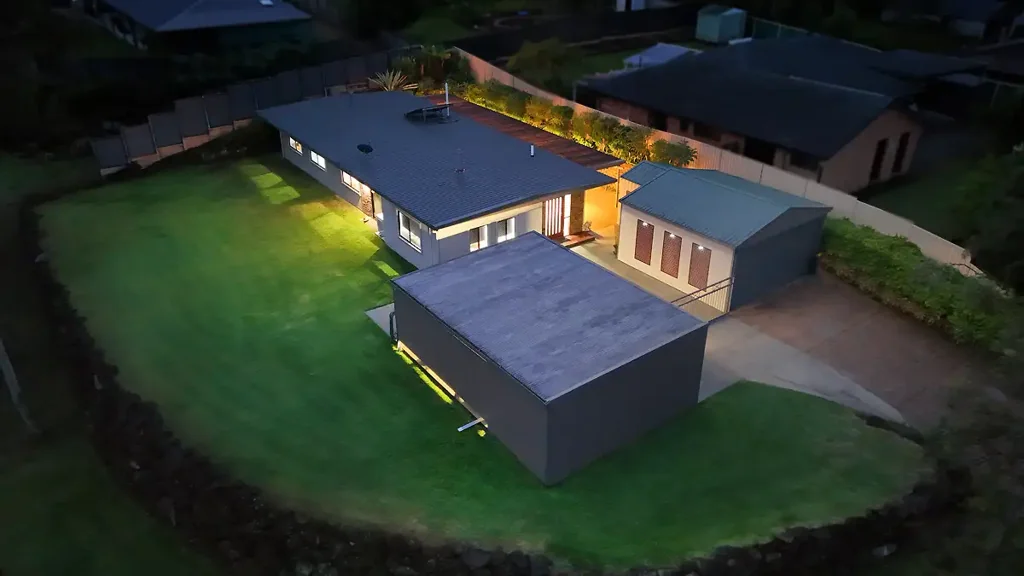 Nerang 4房  Got Cars??? You probably need this house.