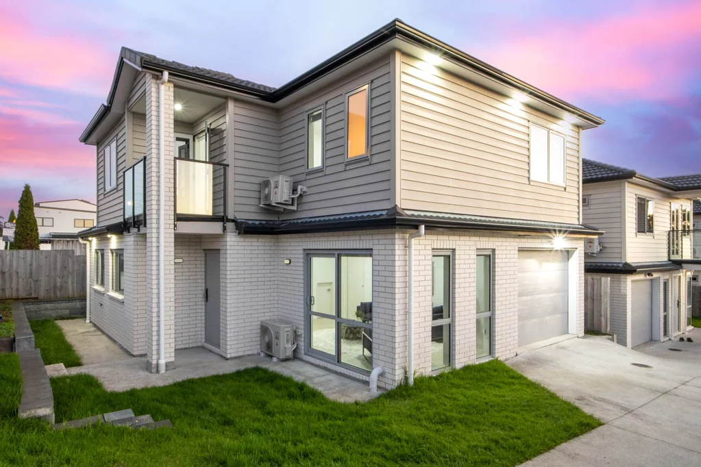 Manurewa 5 Bedroom 5-Bedroom Freestanding Family Home in Central ...