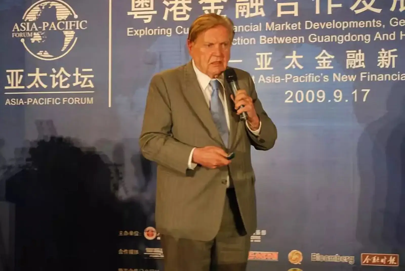 诺奖得主的中国生意：出场一次100万，我们别再当冤大头了