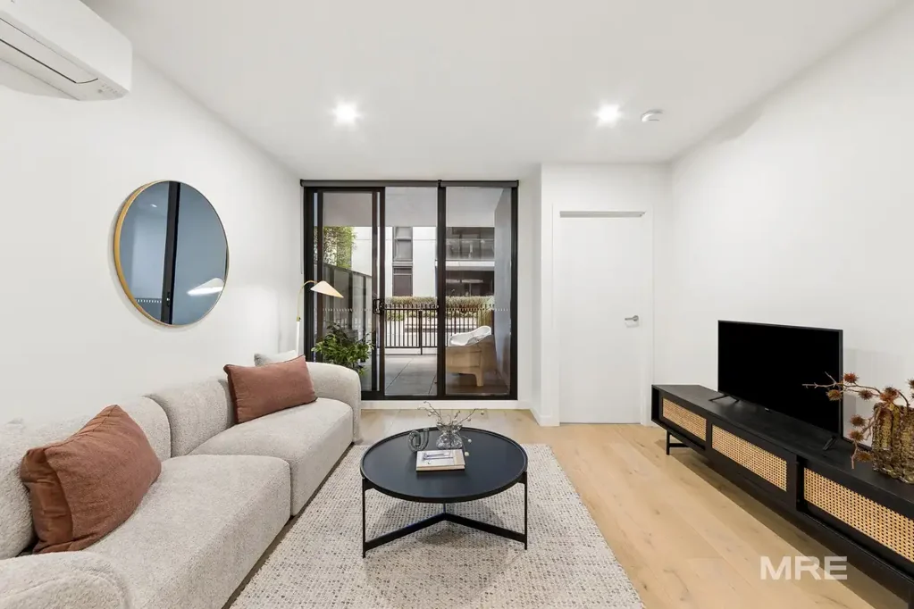 Brunswick West 2 Slaapkamer Spacious Ground Floor Apartment in the Sought-After York Complex