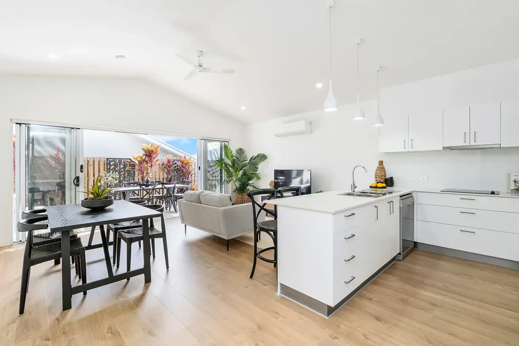 Urangan 2कमरा Pristine Ex-Display Home – Move-In Ready!