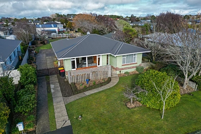 Newfield 3 Bedroom Space, Sunshine and Plenty of Potential