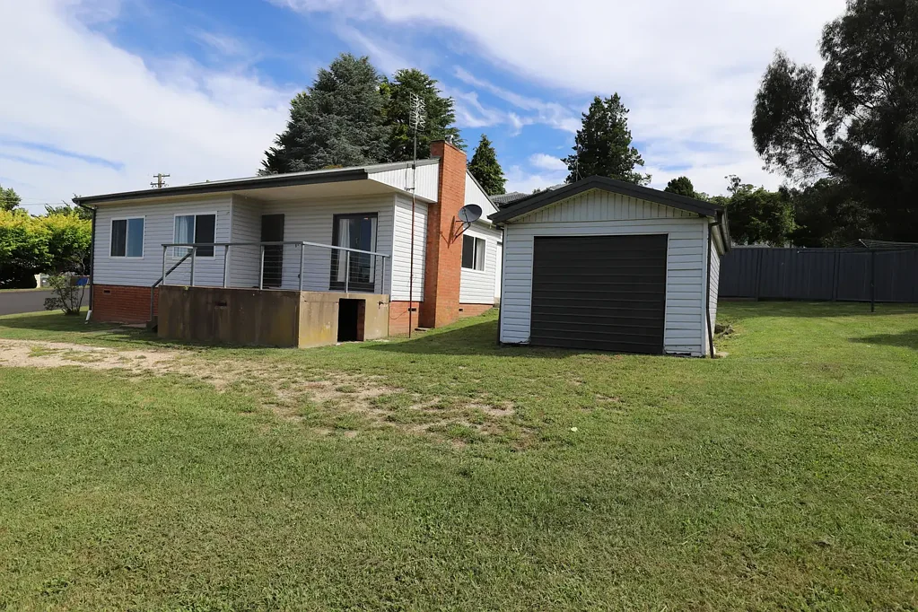 Comfortable Three Bedroom House with Spacious Yard