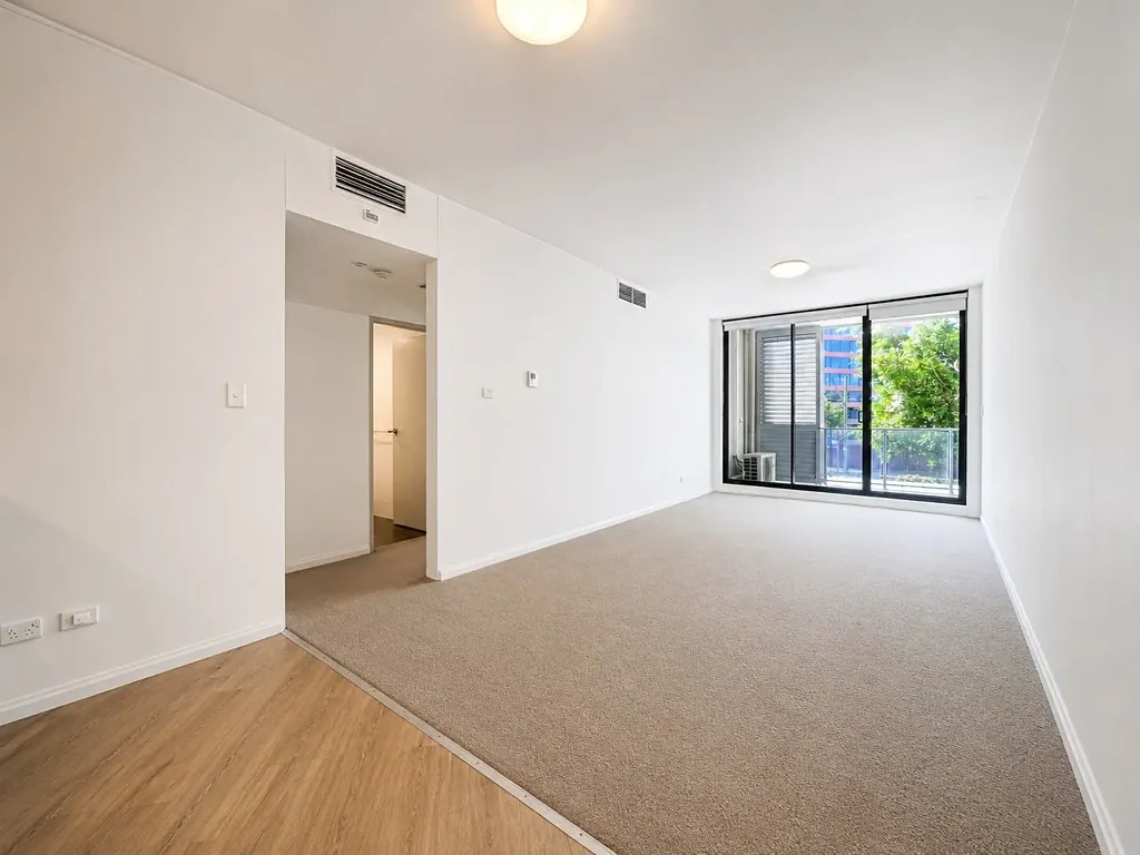 2 Bedroom Apartment with Parking in Chippendale