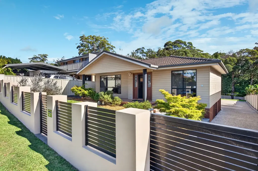 Berkeley Vale 4房  Huge 815.7m2 Lot Loaded With Potential – Gorgeous Family Home With Room For Everyone