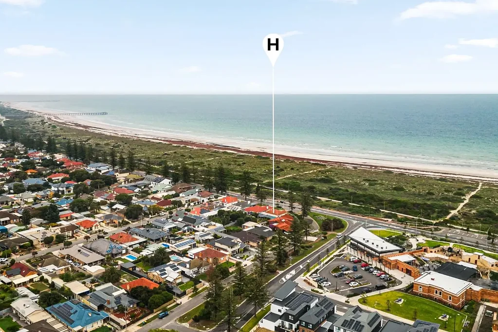 Largs North 3 Slaapkamer A Rare Coastal Opportunity with Spectacular Gulf Views