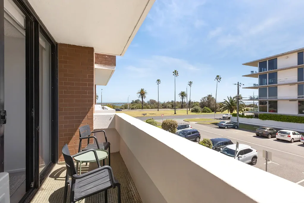 St Kilda West 2ਬੈੱਡਰੂਮ Sunlit Serenity in a Beachside Retreat