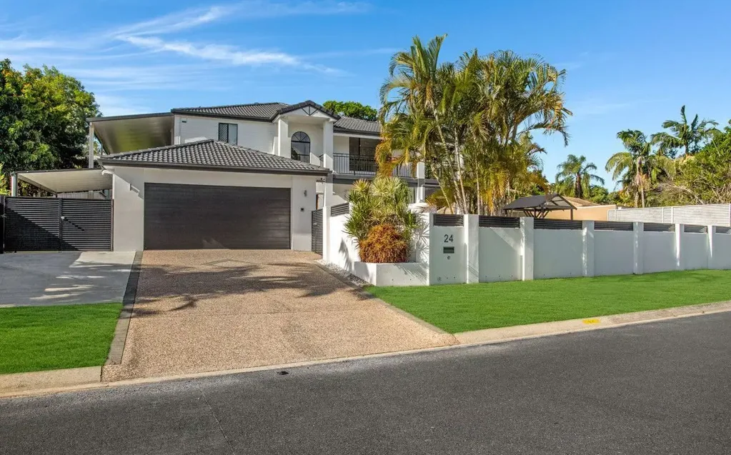 Stunning Five Bedroom Family Home in Burleigh Waters