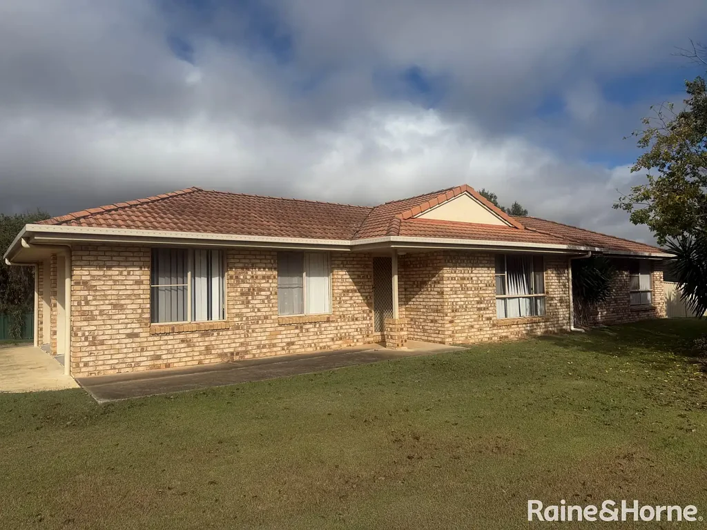 Kingaroy 3બેડરૂમ Solid Investment or Future Family Home on Spacious 859m² Corner Block"