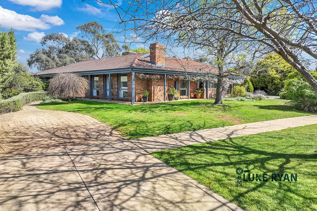 Rochester 4 Bedroom STUNNINGLY RENOVATED HOME WITH PREMIUM FEATURES