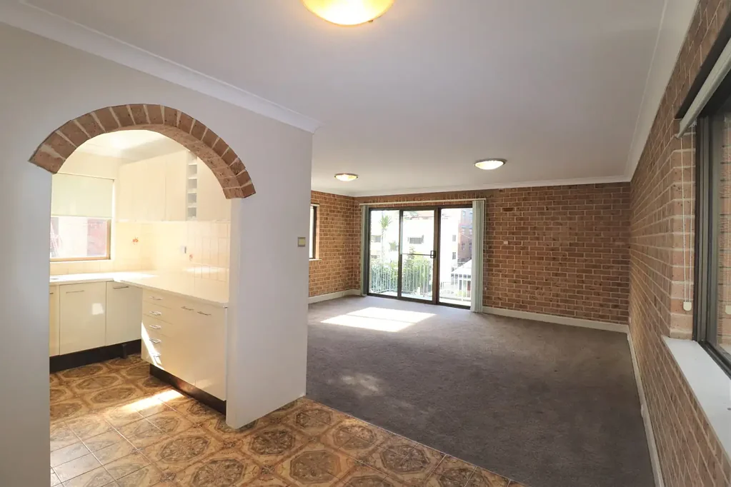 DEPOSIT TAKEN - 3 BEDROOM + LOCK UP GARAGE IN THE HEART OF COOGEE!!