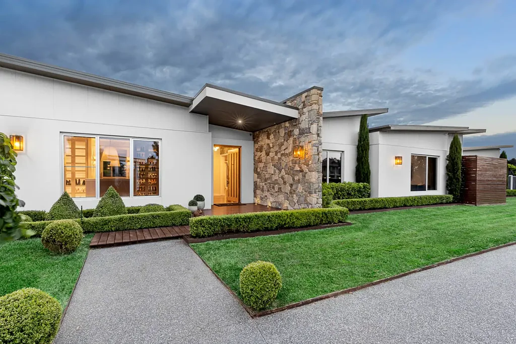 19 Ibis Gardens Court, Cardigan, VIC 3352