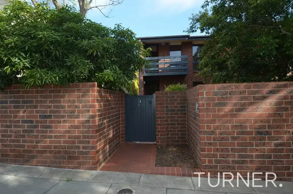 2 Bedroom Townhouse with Courtyard, Parkland Frontage - PERFECT LOCATION!