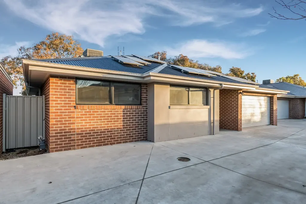 2/8 Julian Court, Epsom, VIC 3551
