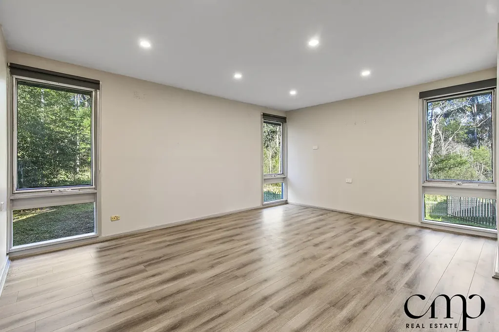 Discover this cozy 3 bedroom house, perfect for families or professionals.
