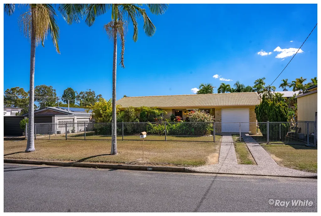 Norman Gardens 3 Bedroom Lowset Brick Home in a Quiet Street