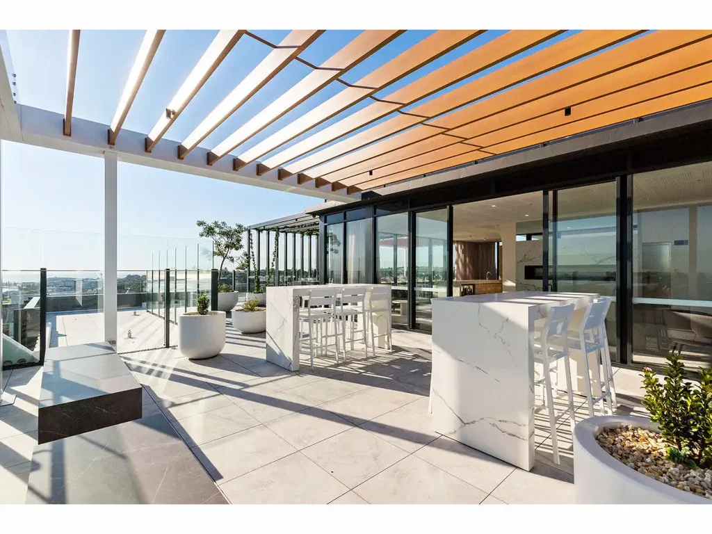LUXURY SKY RESIDENCES APARTMENT WITH TWO CAR SPACES & RESORT-STYLE FACILITIES