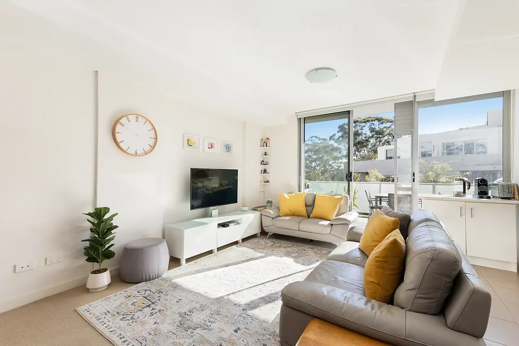 Turramurra 2ਬੈੱਡਰੂਮ Quiet and modern double-brick apartment steps from Turramurra Village