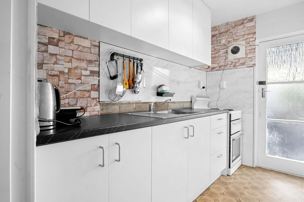 Whitiora 2 Bedroom High Yield Potential 6% $460pw Rental Return!