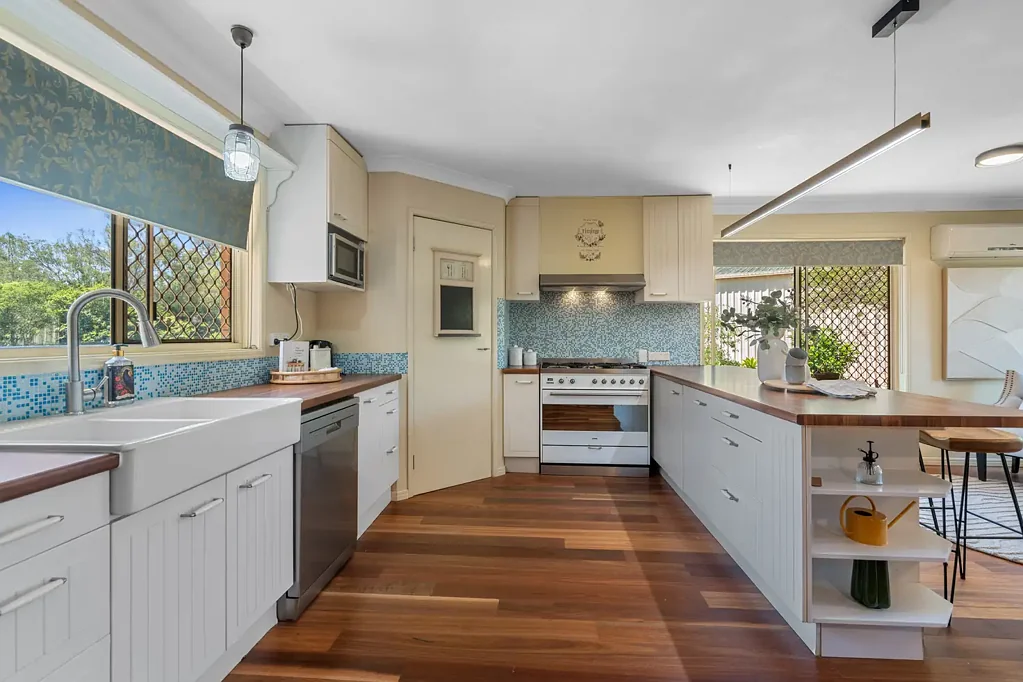 Barellan Point 6房 与祖父母同住的家族地产 Family Acreage Living with Granny Flat