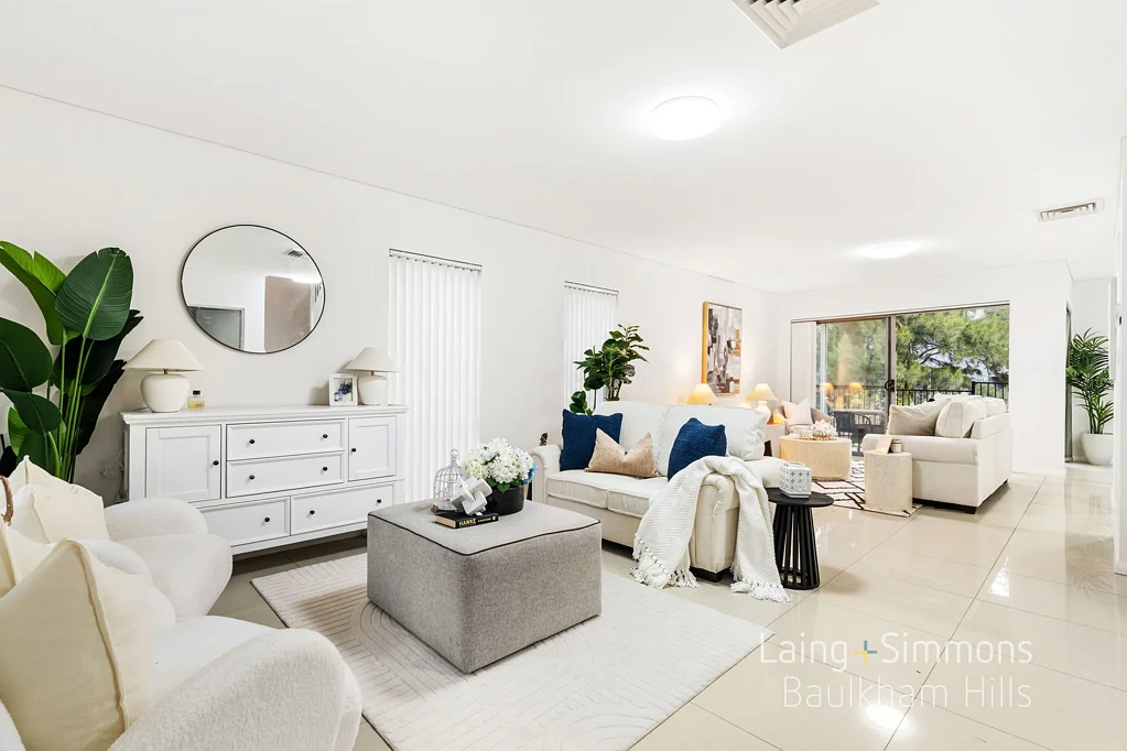 Baulkham Hills 4બેડરૂમ Modern Four-Bedroom Townhouse with Multiple Living Areas! One Common Wall & Reserve Views