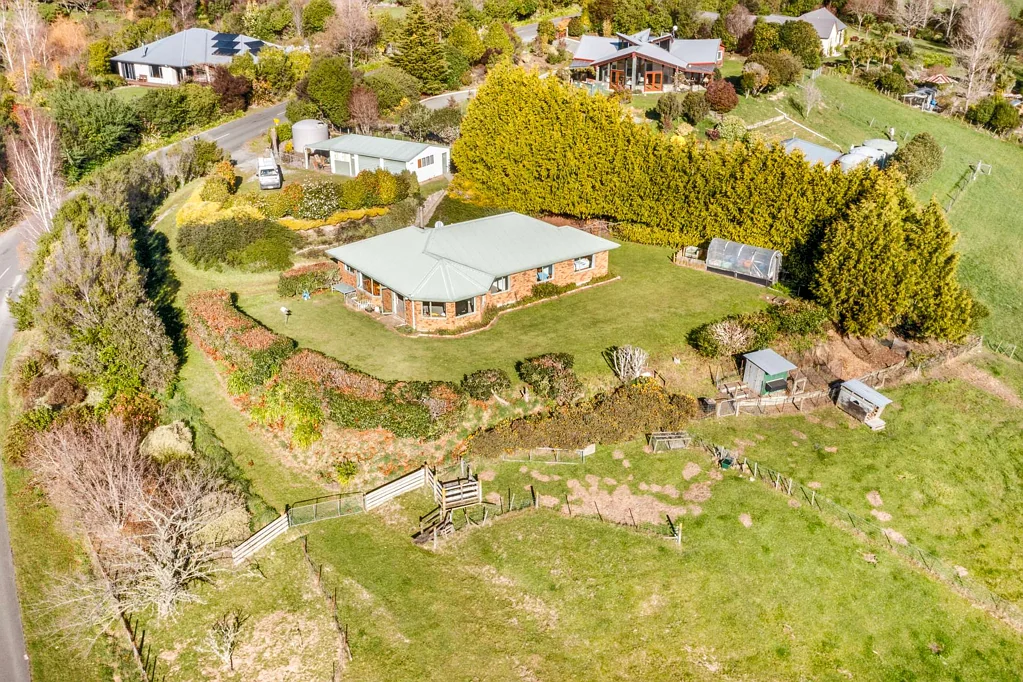 Wakefield 4 Bedroom Your Home at the Edge of Nature!