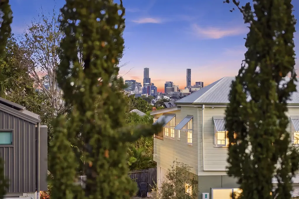 Wooloowin 3 Slaapkamer Architecturally Designed with Breathtaking City Views | A Boutique Inner-City Masterpiece