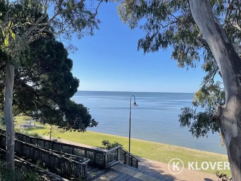 "🏠 Discover Serenity at 4 Bayview Terrace 🌳"