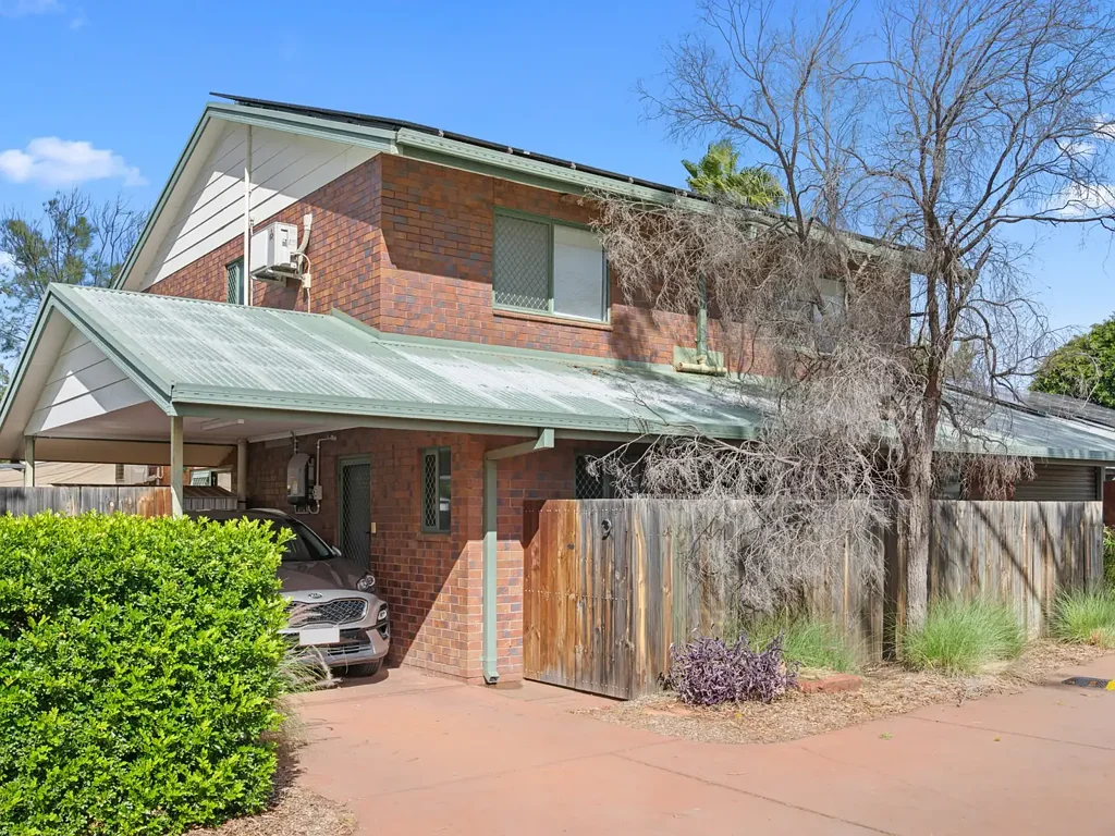 East Side 2房  Stylish & Low-Maintenance Townhouse Living