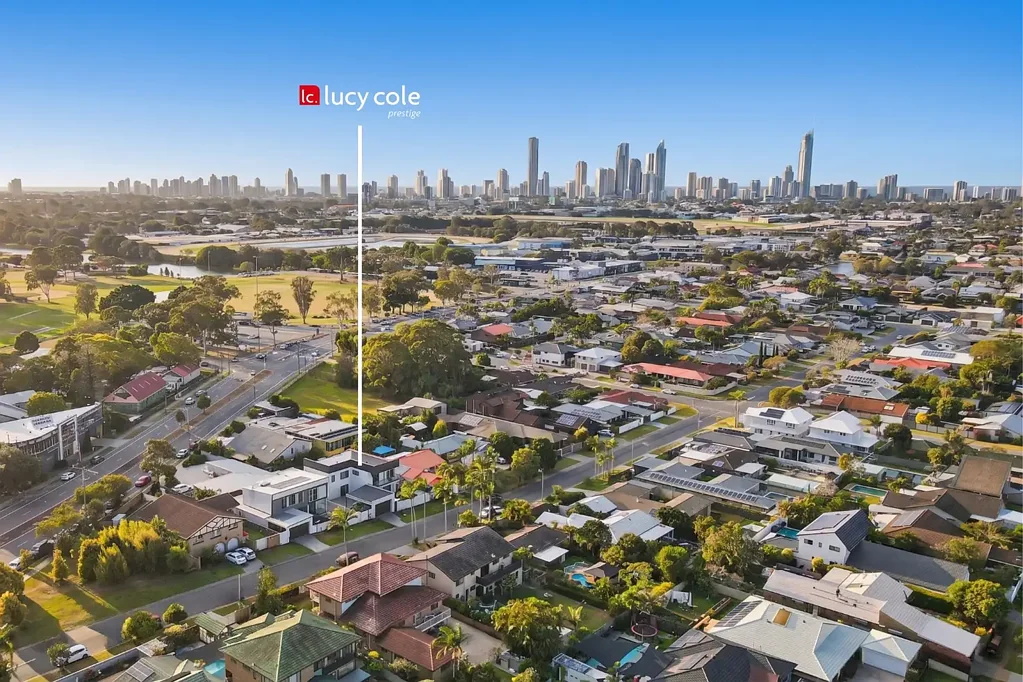 Benowa 6房  Extended Family Gem - Unique Opportunity!
