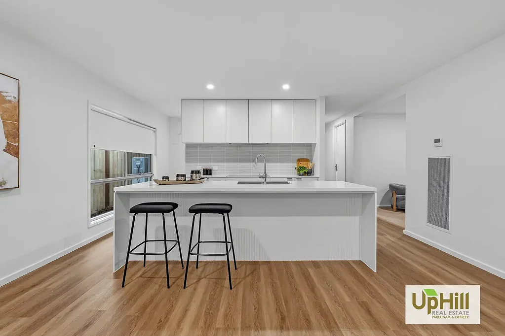 Clyde North 4 Slaapkamer Luxury Meets Lifestyle: Brand-New Designer Residence in Prestigious Clyde North...!!!