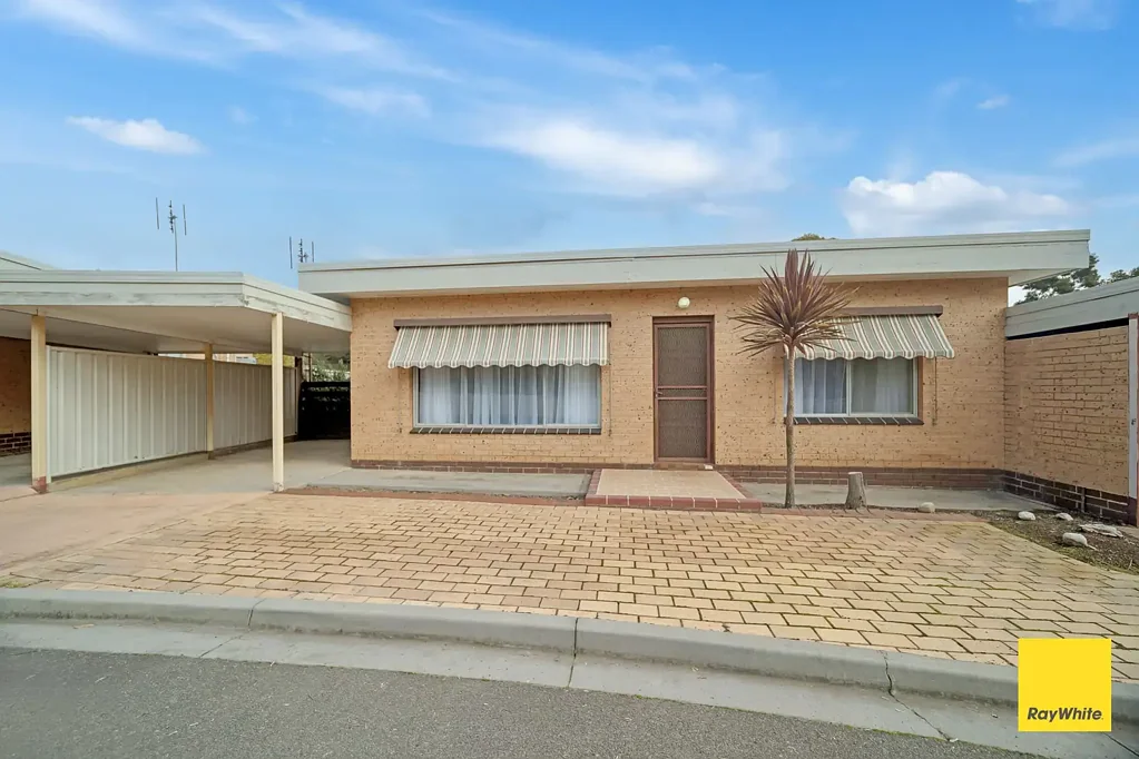 Low-Maintenance Living in a Convenient East Bendigo Location - Water Included