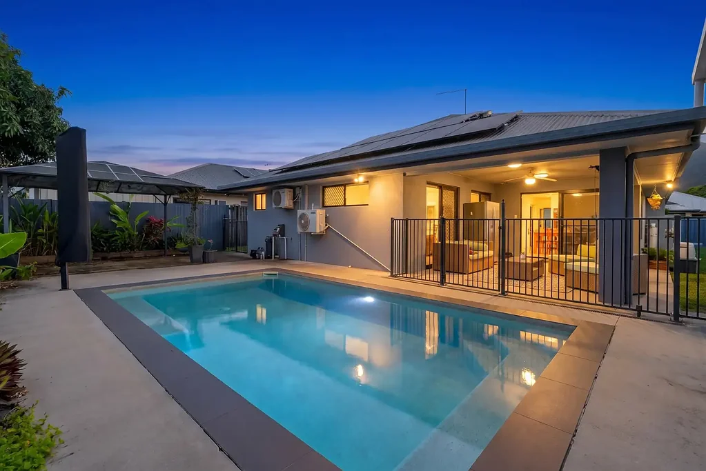 Edmonton 4Kwarto 4 Beds, Pool, Shed & Solar - Everything You Need on a Secure 603m2 Block!