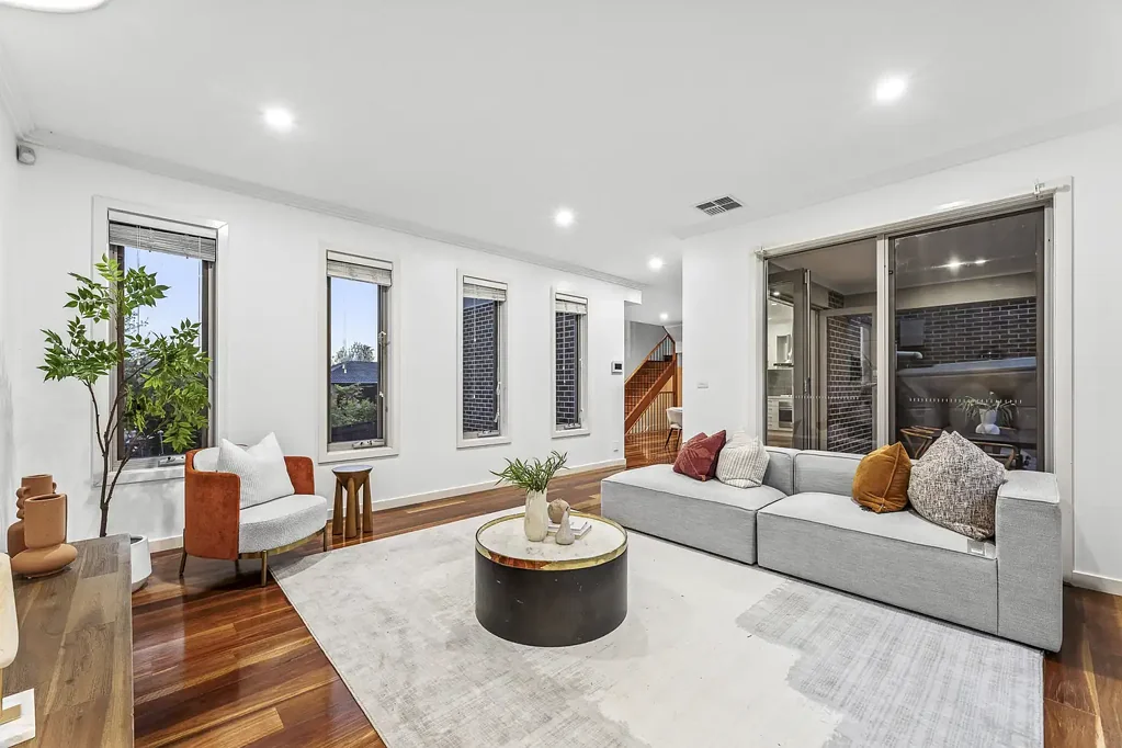 Doncaster East 3कमरा Elegant living in the prized EDSC and Beverley Hills Primary School zones.