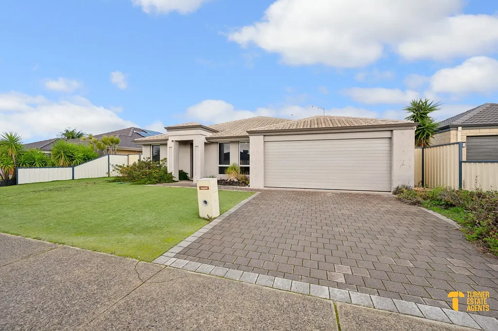 Spacious Family Living in a Prime Bertram Location