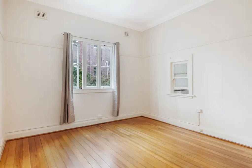 Lifestyle-rich one-bedroom apartment in village heart