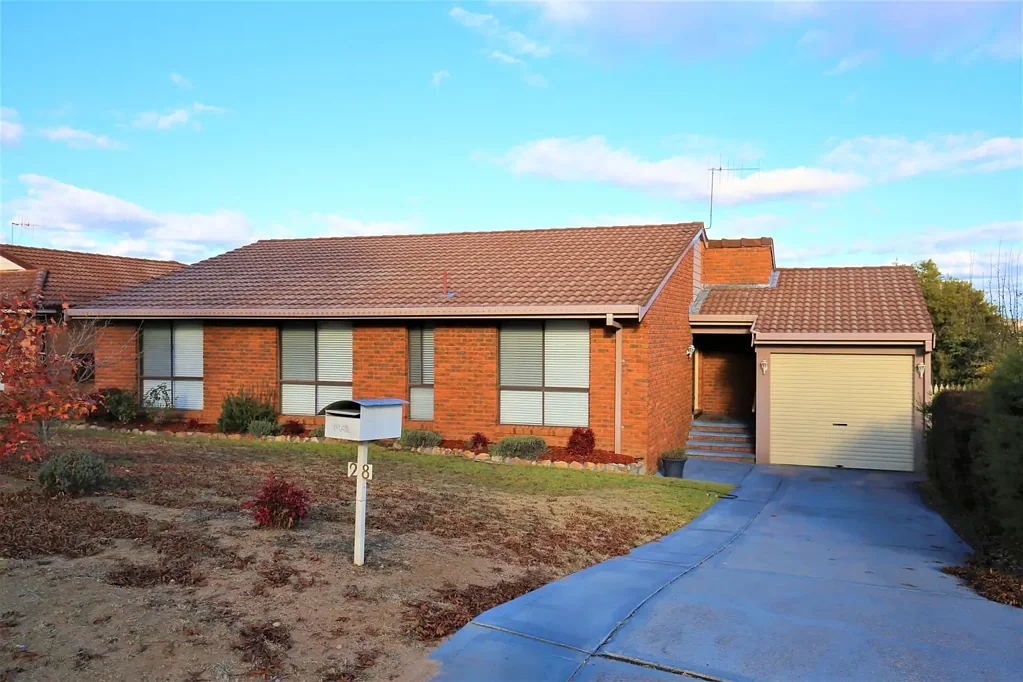 IDEAL FAMILY HOME!