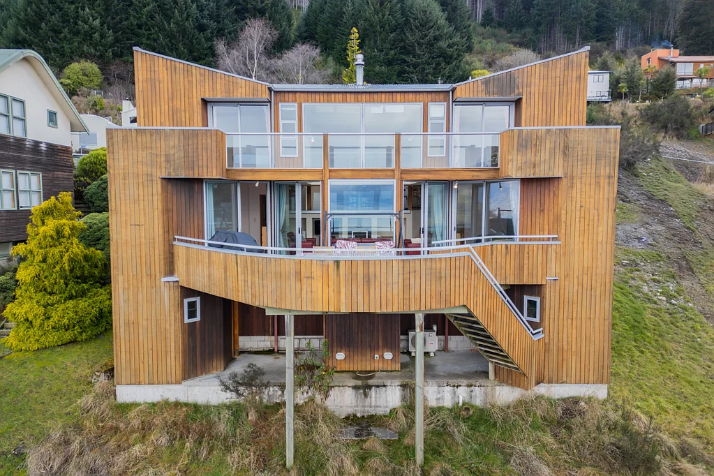 Fernhill/Sunshine Bay 4chambre Ultimate Project with Potential & Views