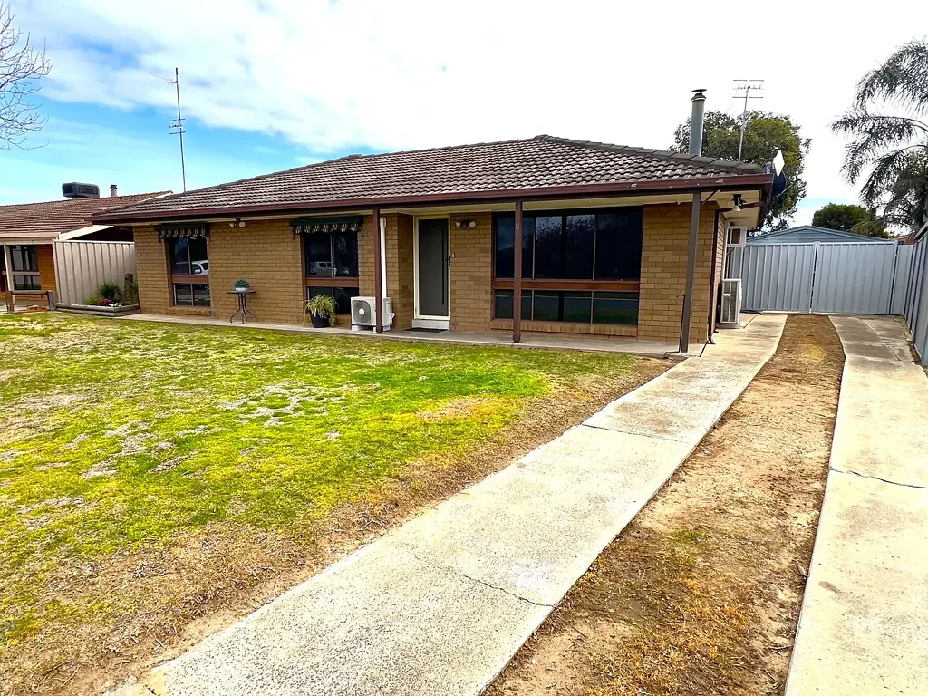 Deniliquin 3 Bedroom PERFECT 1ST HOME OR INVESTMENT - MOVE STRAIGHT IN!