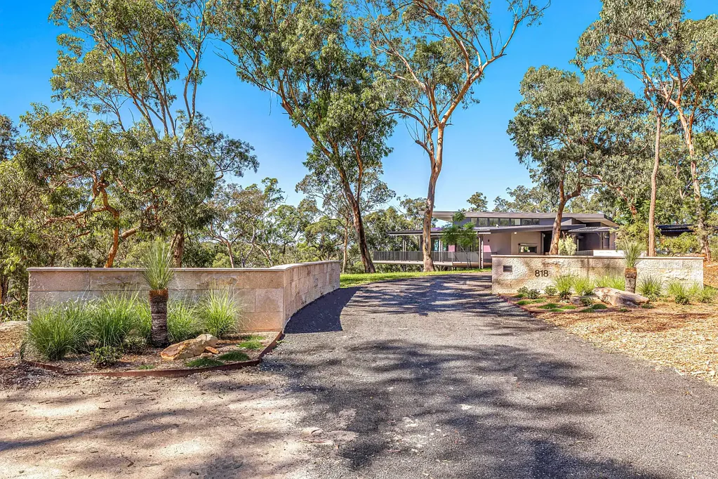 Sackville North 4房  A Private Riverfront Estate of Rare Scale and Soul!