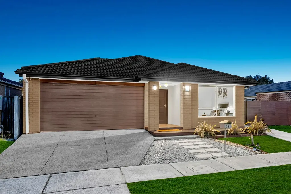 13 Valencia Circuit, Cranbourne, VIC 3977