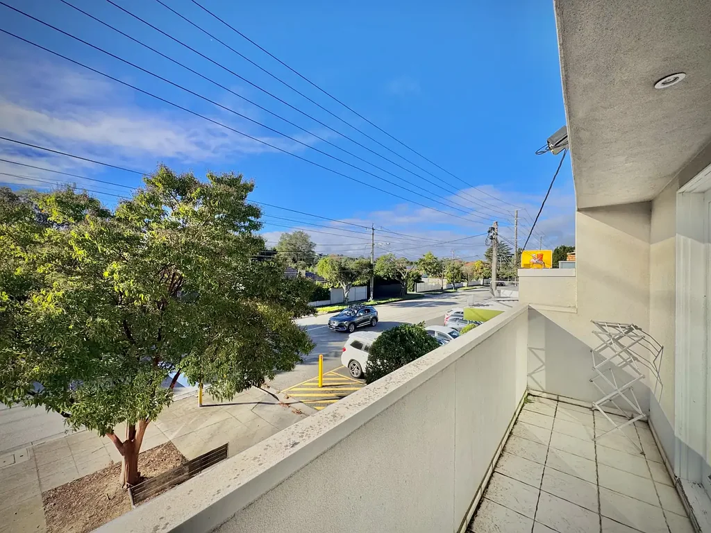 Modern Unit Living in Cheltenham