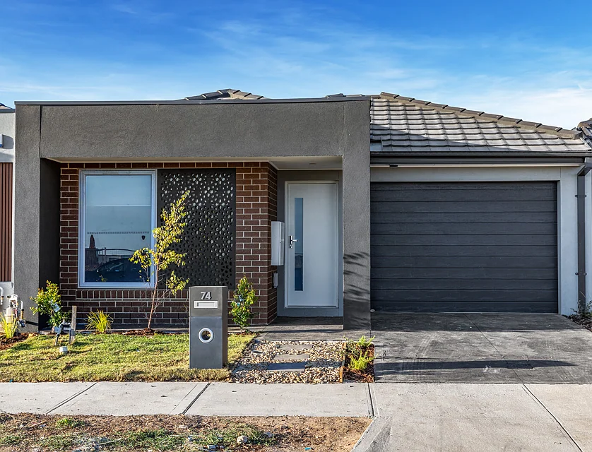 74 Showman Drive, Diggers Rest, North West Melbourne, 3 कमरे, 2 बाथरूम, House