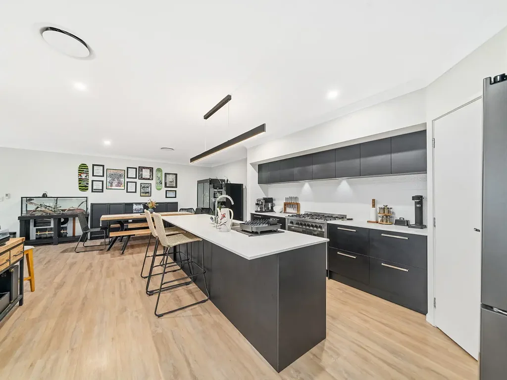 Narangba 4房 Ridgeview Estate宁静社区 美食家厨房 多个生活区 主卧带套间 双车位车库 游泳池娱乐区 太阳能系统 Stylemaster Home with Luxe Inclusions with Concrete Pool!