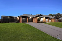 2 Connel Drive, Heddon Greta