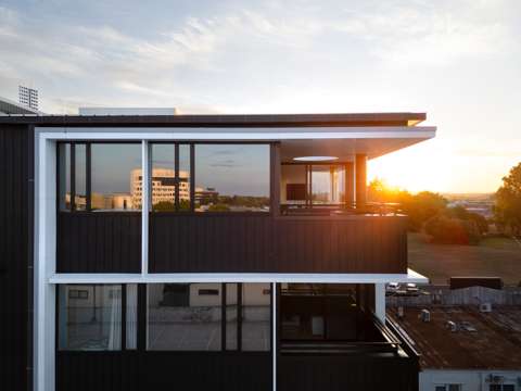 Hamilton Central 3房  Views & Luxury At Your Parkhaven Penthouse