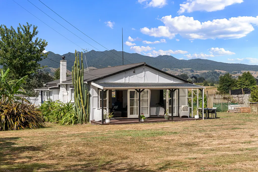 Te Pahu 2 Bedroom Sunshine Cottage